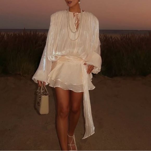 Ivory off white luxurious mini dress with puff sleeve ruffle hem flowy oversized - Picture 14 of 15